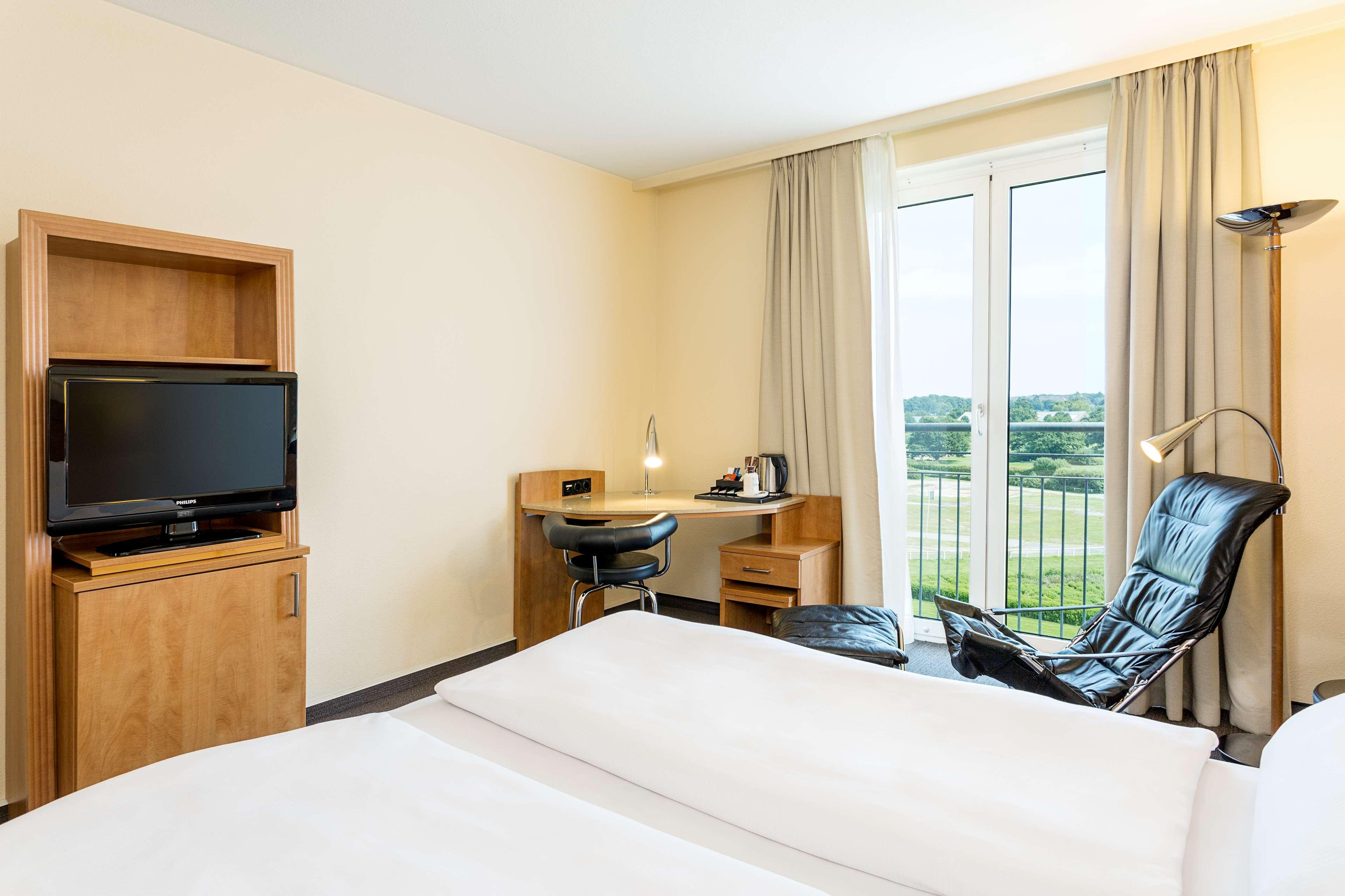 เอ็นเอช ฮัมเบิร์ก ออร์เนอร์ เรนน์บาห์น Hotel ฮัมบูร์ก ภายนอก รูปภาพ
