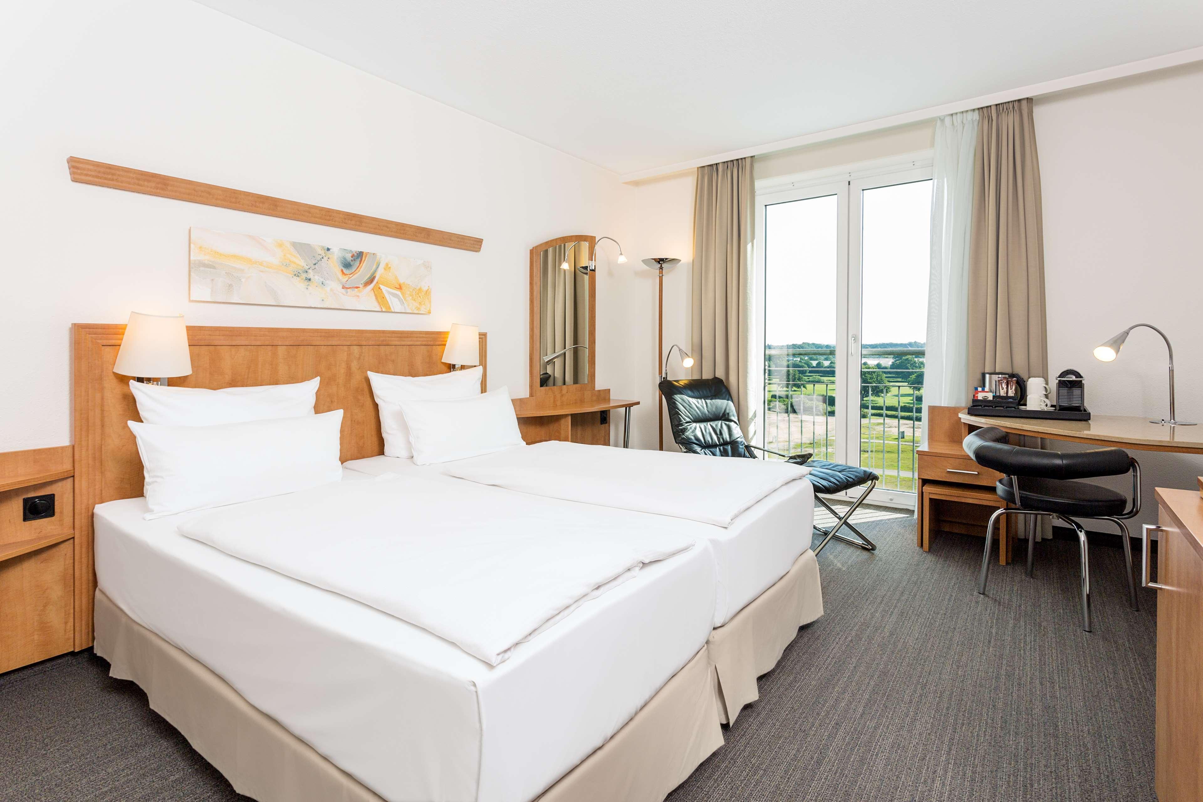 เอ็นเอช ฮัมเบิร์ก ออร์เนอร์ เรนน์บาห์น Hotel ฮัมบูร์ก ภายนอก รูปภาพ