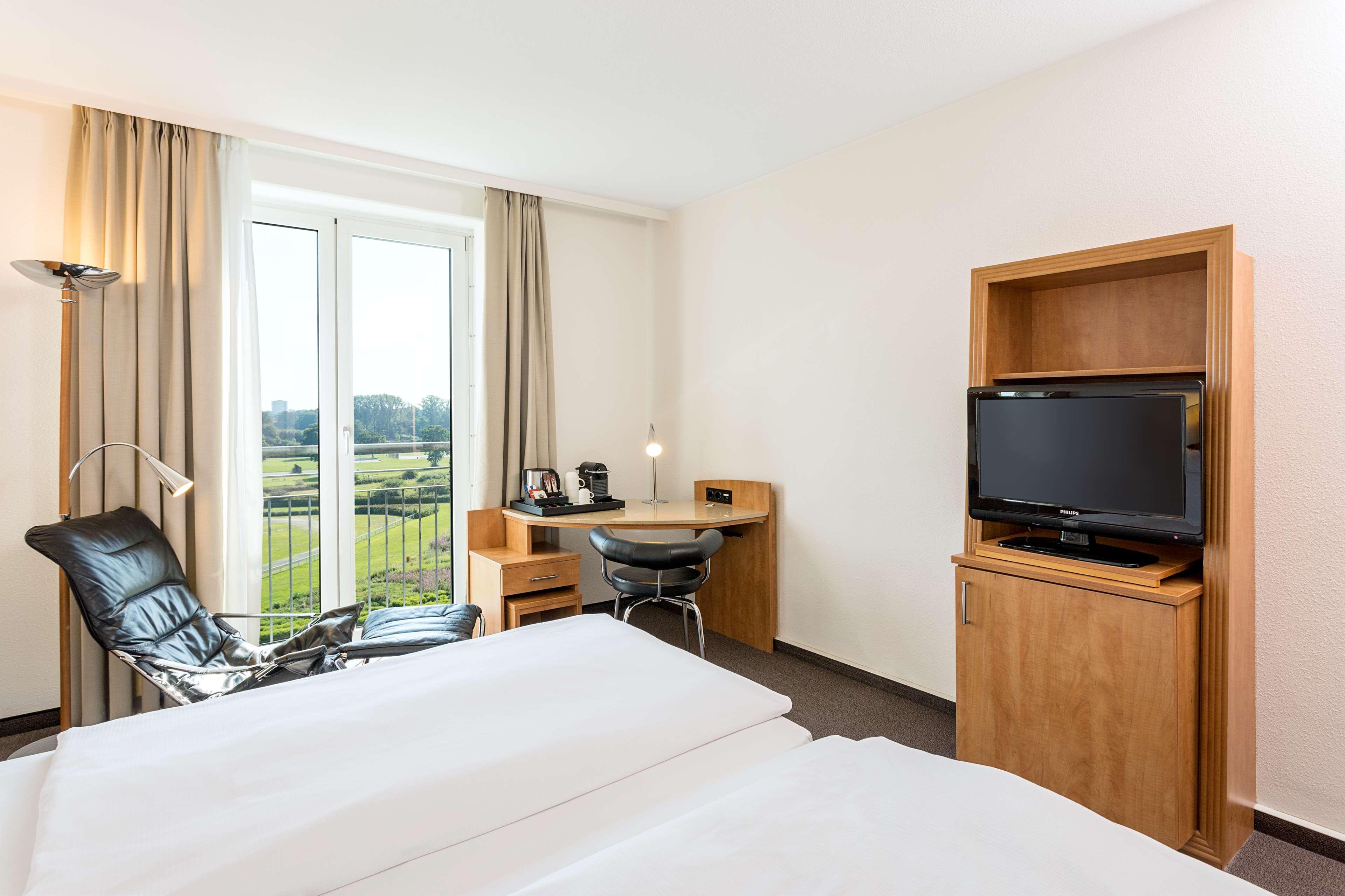 เอ็นเอช ฮัมเบิร์ก ออร์เนอร์ เรนน์บาห์น Hotel ฮัมบูร์ก ภายนอก รูปภาพ