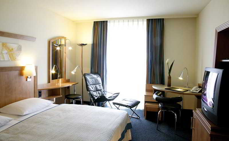 เอ็นเอช ฮัมเบิร์ก ออร์เนอร์ เรนน์บาห์น Hotel ฮัมบูร์ก ภายนอก รูปภาพ
