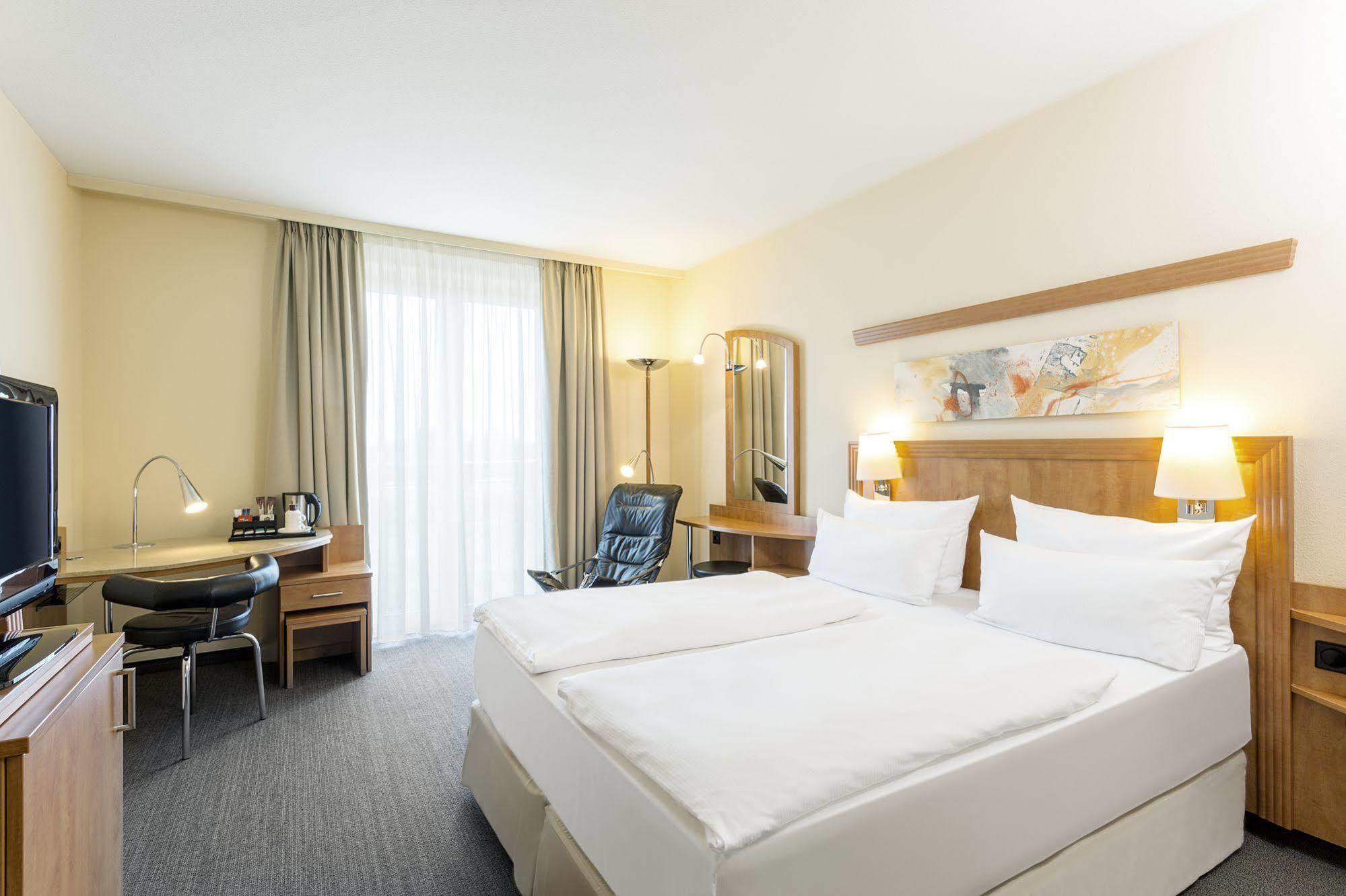 เอ็นเอช ฮัมเบิร์ก ออร์เนอร์ เรนน์บาห์น Hotel ฮัมบูร์ก ภายนอก รูปภาพ