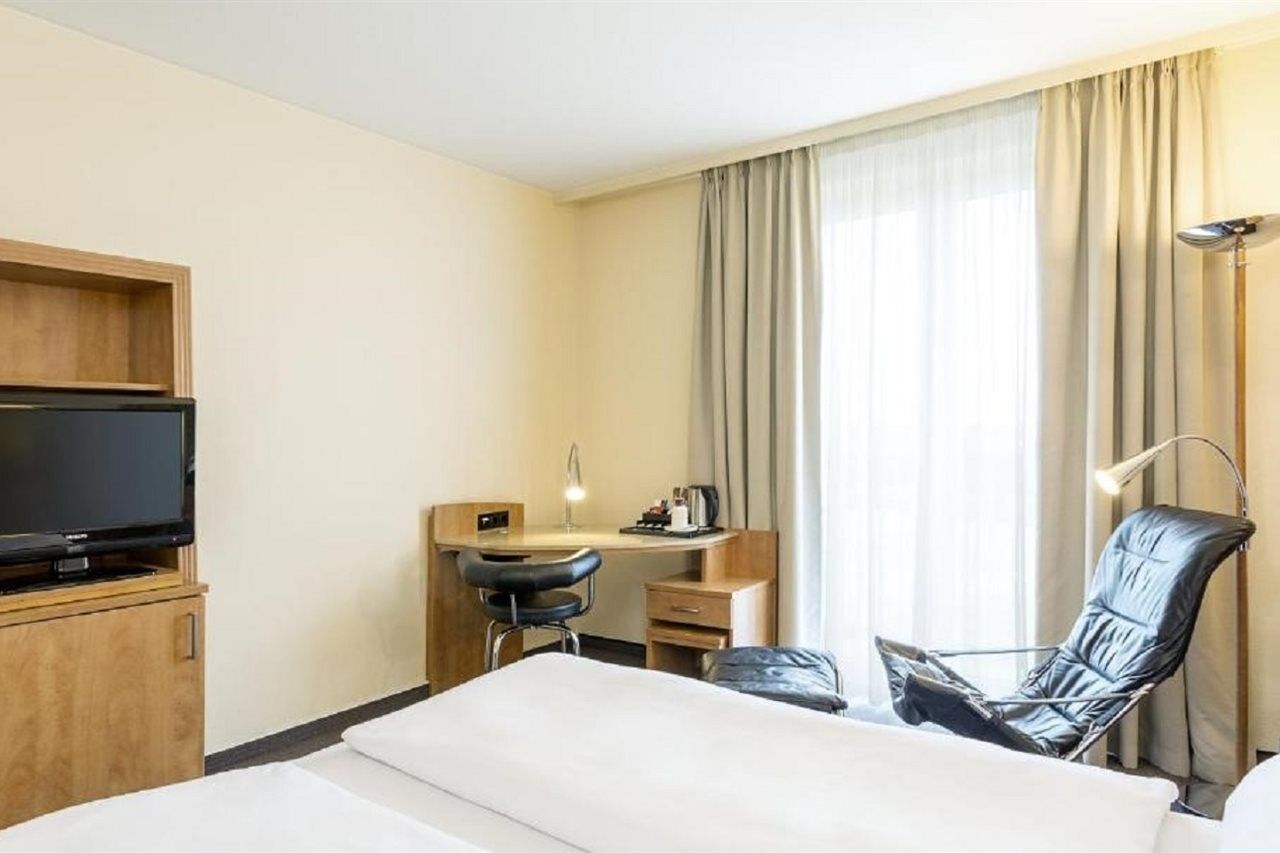 เอ็นเอช ฮัมเบิร์ก ออร์เนอร์ เรนน์บาห์น Hotel ฮัมบูร์ก ภายนอก รูปภาพ